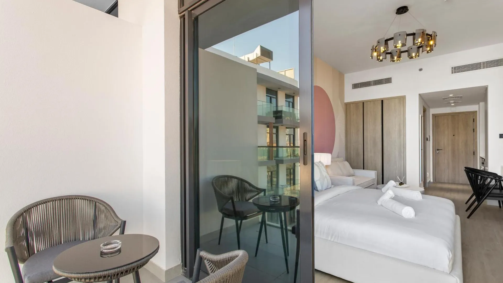 Stylish Studio With Warm Terracotta Details Dubai 0*,